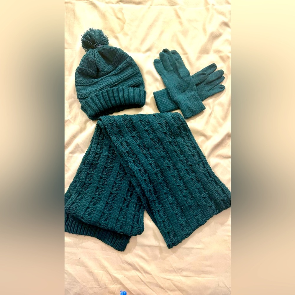 Hat/Scarf/ Gloves Knitted Winter Set- Green